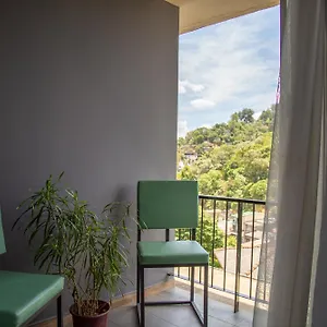 Kurumbunkz Hostel